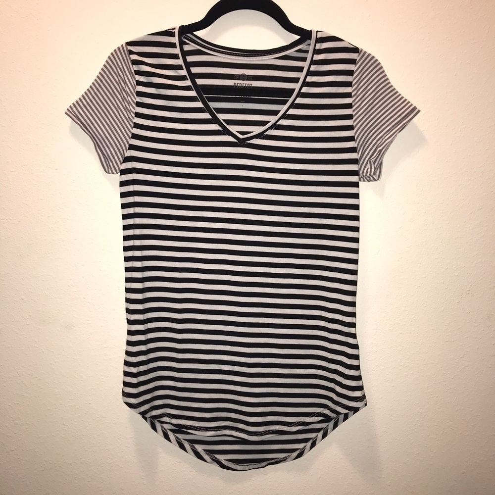 SO Striped Perfect V-Neck Short Sleeve